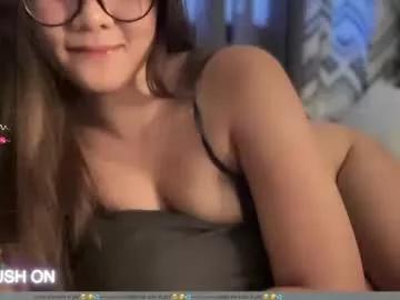 purplelexi27 from Chaturbate