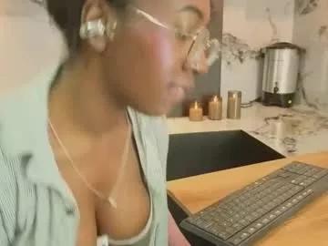 qeen_blackk from Chaturbate