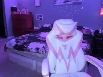 queenbish90 from Chaturbate