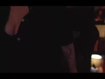 running_with_the_wolves from Chaturbate