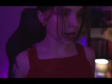 running_with_the_wolves from Chaturbate