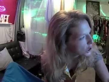 sarahdellisonn from Chaturbate