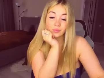 sarahmils from Chaturbate