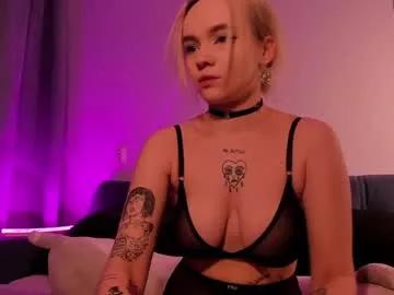 sararomoney from Chaturbate