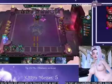 sassykittyn from Chaturbate