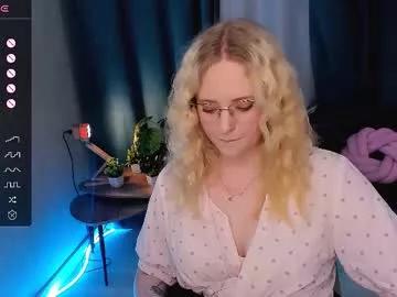 sheslinki from Chaturbate