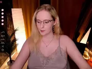 sheslinki from Chaturbate