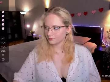 sheslinki from Chaturbate