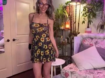sunniedayz from Chaturbate