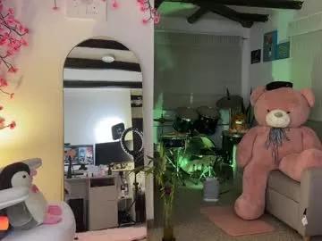 sweet_littleee from Chaturbate
