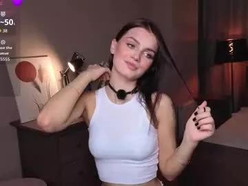 synne_glows from Chaturbate