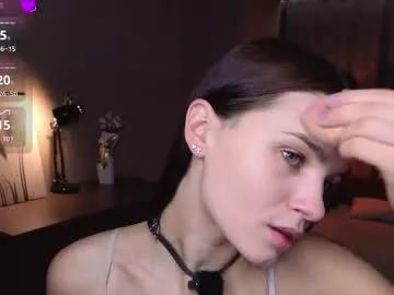 synne_glows from Chaturbate