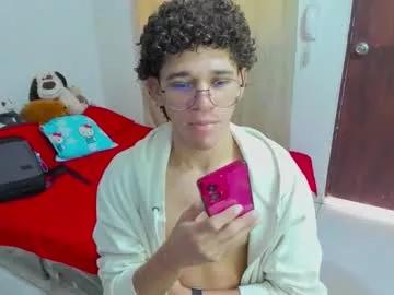 tom_blue10 from Chaturbate is Freechat