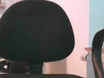 toohugeandstonedxoxo from Chaturbate