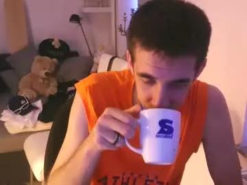 toohugeandstonedxoxo from Chaturbate