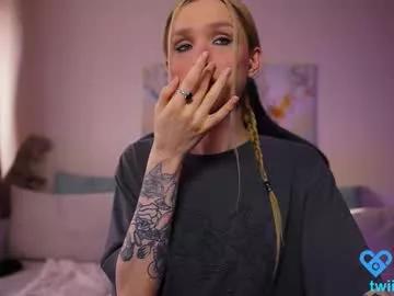 twiinkie_pie from Chaturbate