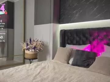 vikky_moon from Chaturbate