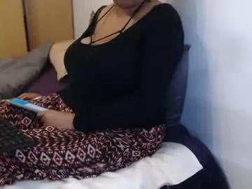 xxxbustybabe27x from Chaturbate
