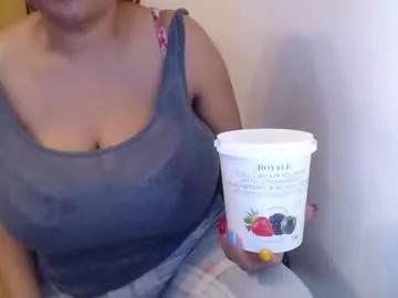 xxxbustybabe27x from Chaturbate