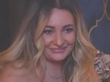 yaracollins from Chaturbate