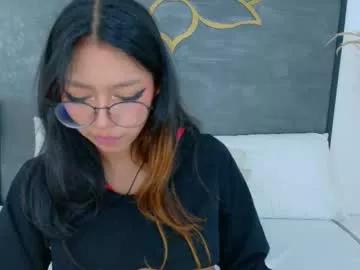 yommi_winx from Chaturbate