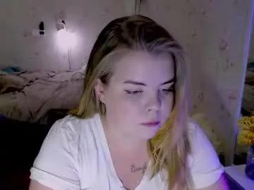 yumm_lolly from Chaturbate