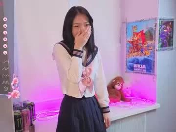 yung_leana model from Chaturbate