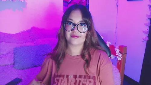 annyaqueenn from Cherry