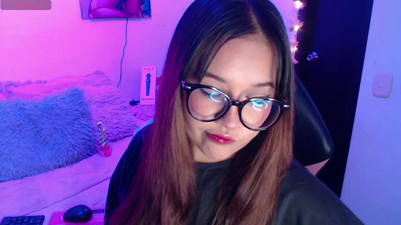 annyaqueenn from Cherry