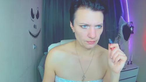 Photos of avasaturnian from Cherry is Freechat