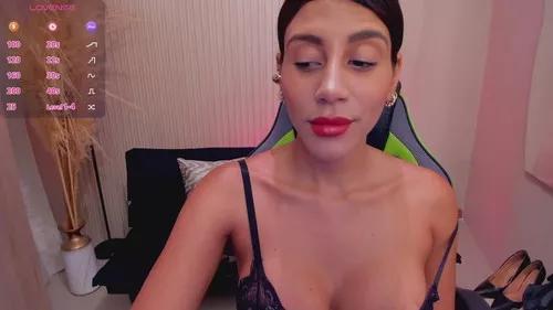 Charlottecox webcams show profile image 