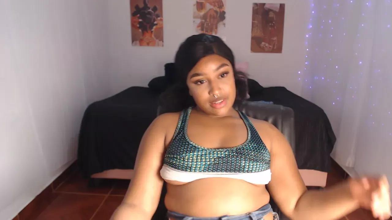 Photos of emiilynaho from Cherry is Freechat