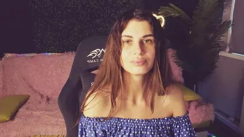 Photos of emilyreal from Cherry is Freechat