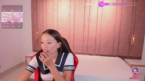 Photos of emmihops from Cherry is Freechat