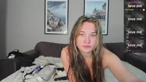 hollymoliikat from Cherry is Freechat