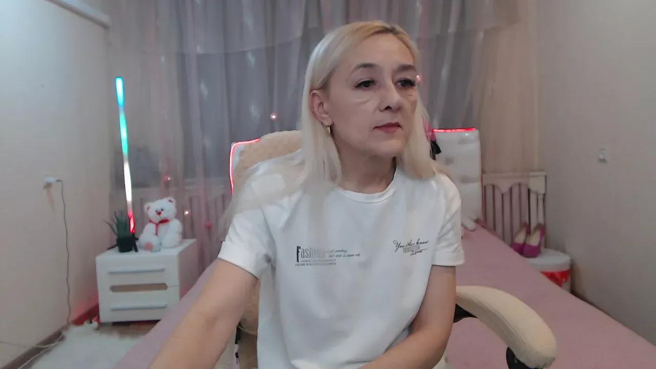 Photos of karmenhh from Cherry is Freechat
