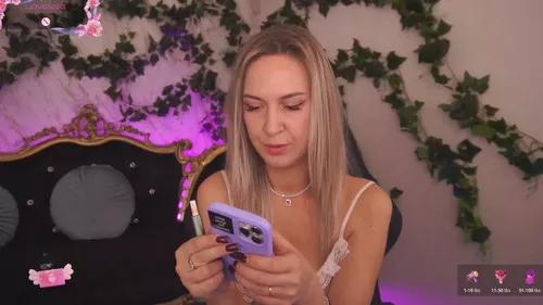 Photos of mollyhallss from Cherry is Freechat