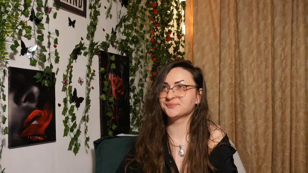 Photos of naughtyh from Cherry is Freechat