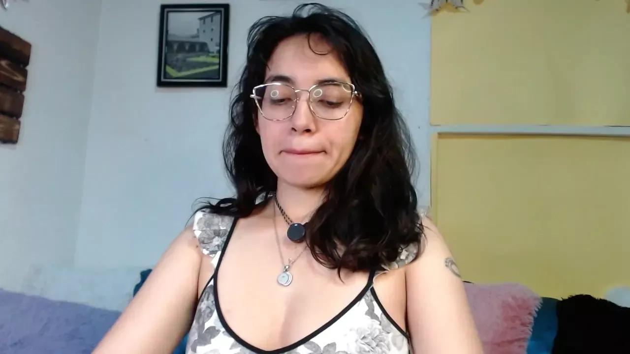 paradiseofmila from Cherry is Freechat