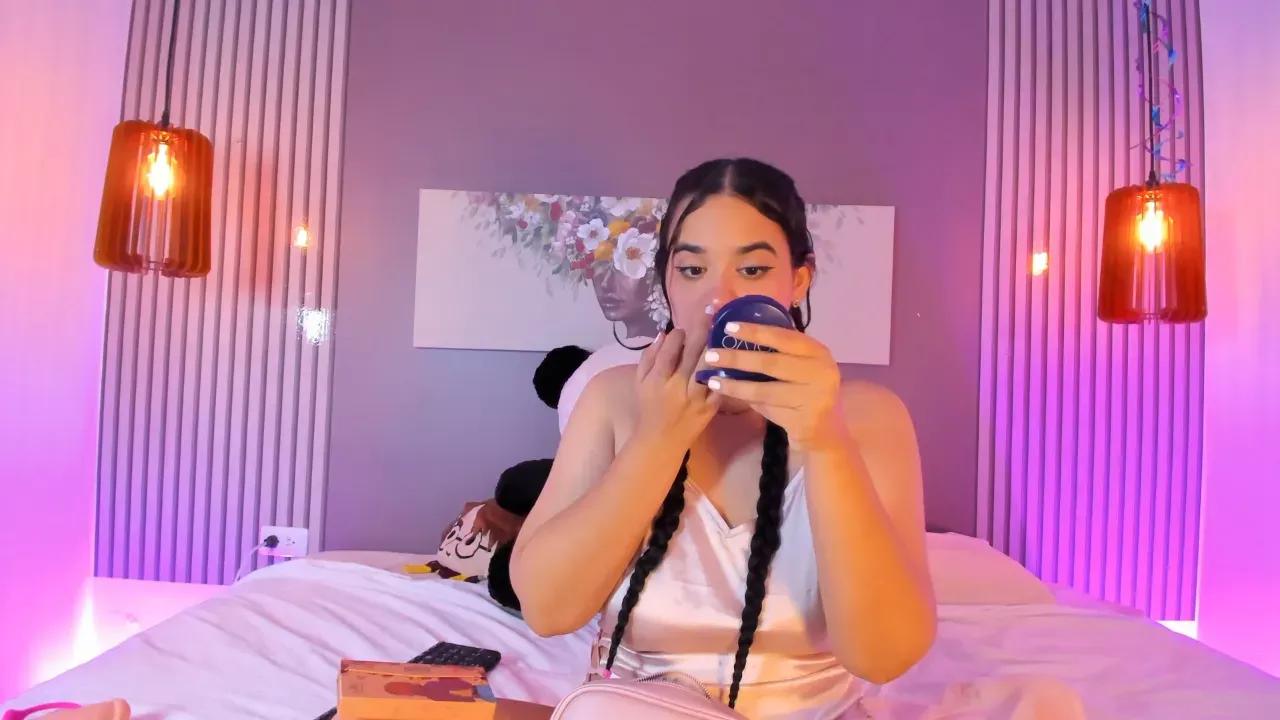 sarascoot from Cherry is Freechat