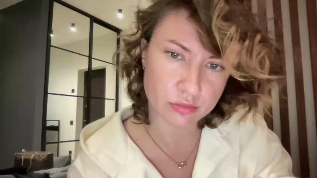 yourlyna from Cherry is Freechat