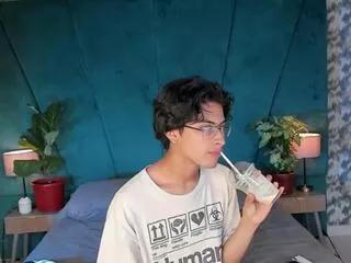 aaron_ez from Flirt4Free