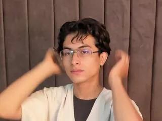 aaron_ez from Flirt4Free
