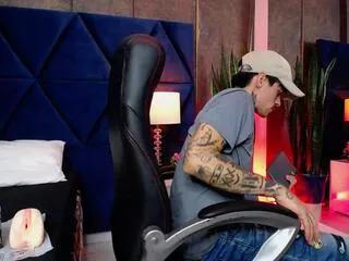 aron_muller on Flirt4Free
