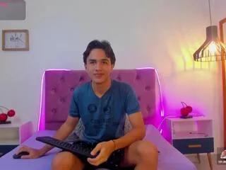 attlas_moon from Flirt4Free