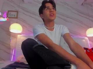 attlas_moon from Flirt4Free
