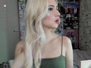 luccy_rose from Flirt4Free