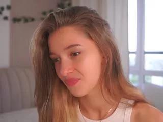 lynna_frere from Flirt4Free
