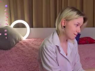 Tait_dewberry webcams show profile image 