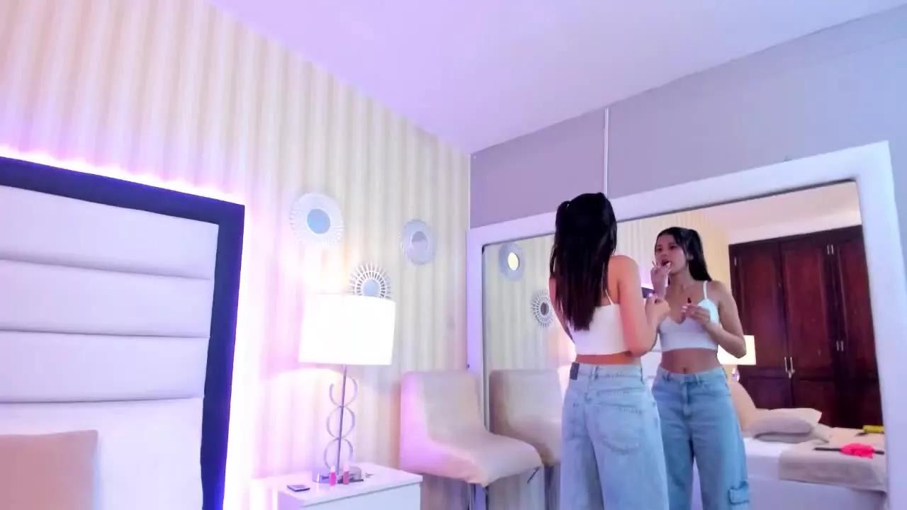 ArianaCollihs from Streamray
